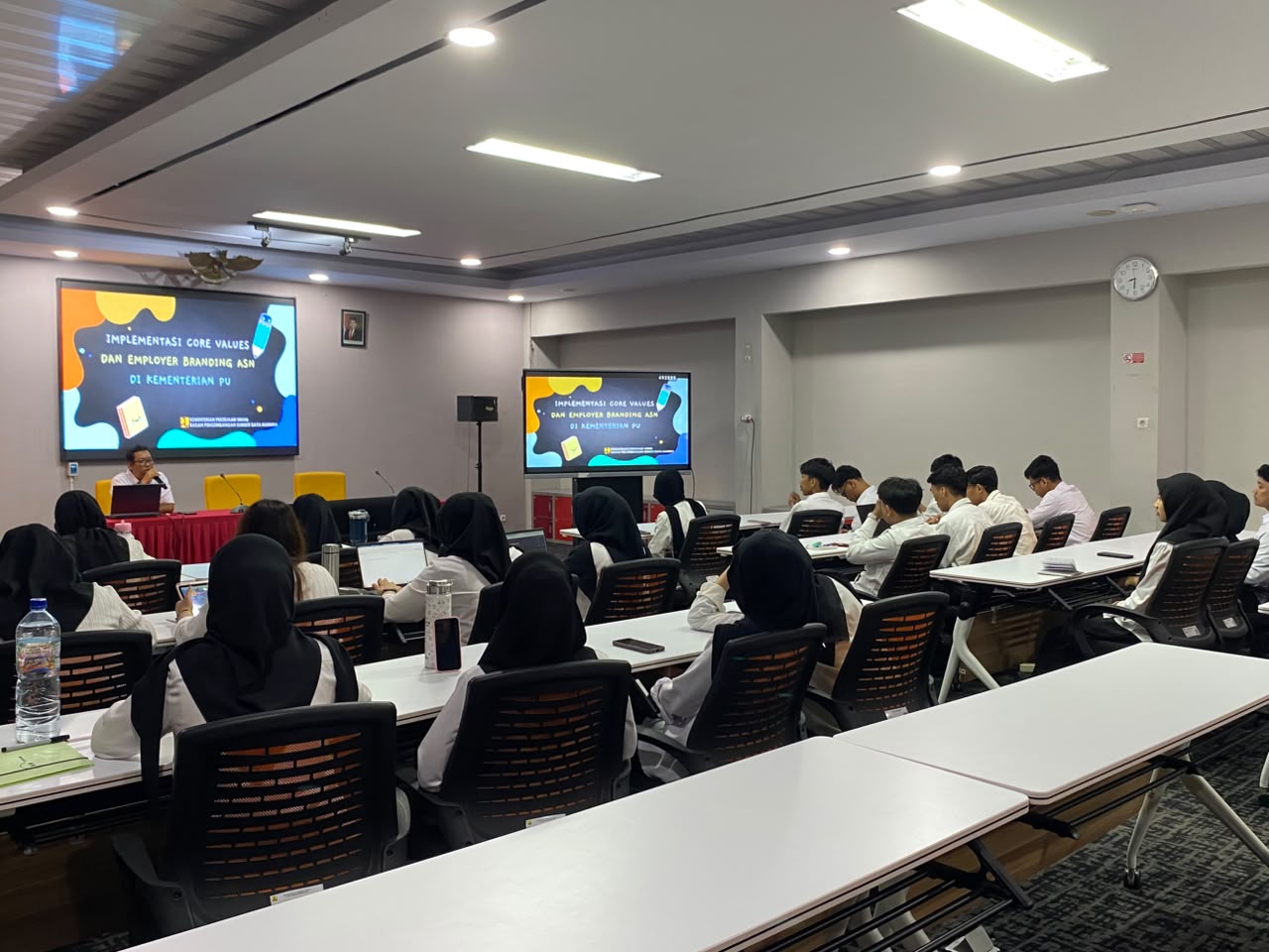 Giat Sosialisasi Penguatan Budaya Kerja BerAKHLAK Bagi Peserta Magang HUB Batch 1&2 2026