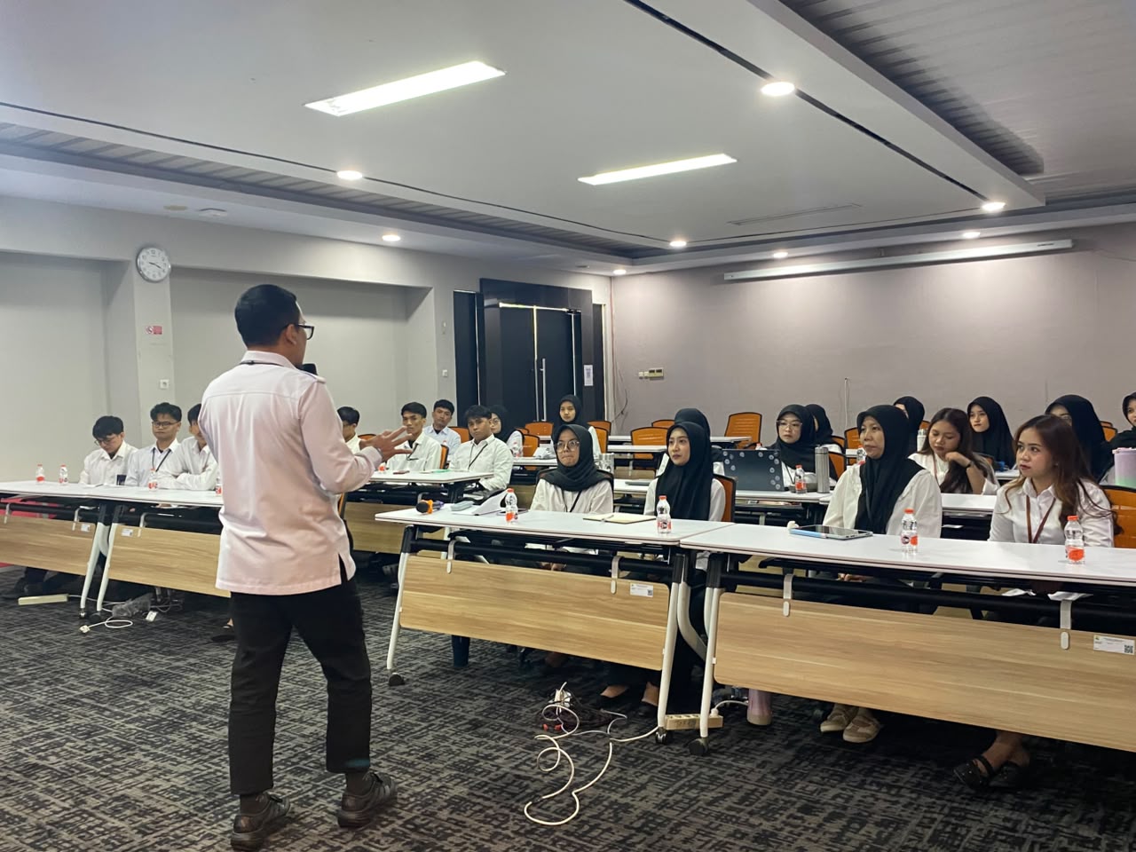 Giat Sosialisasi Penguatan Budaya Kerja BerAKHLAK Bagi Peserta Magang HUB Batch 1&2 2026