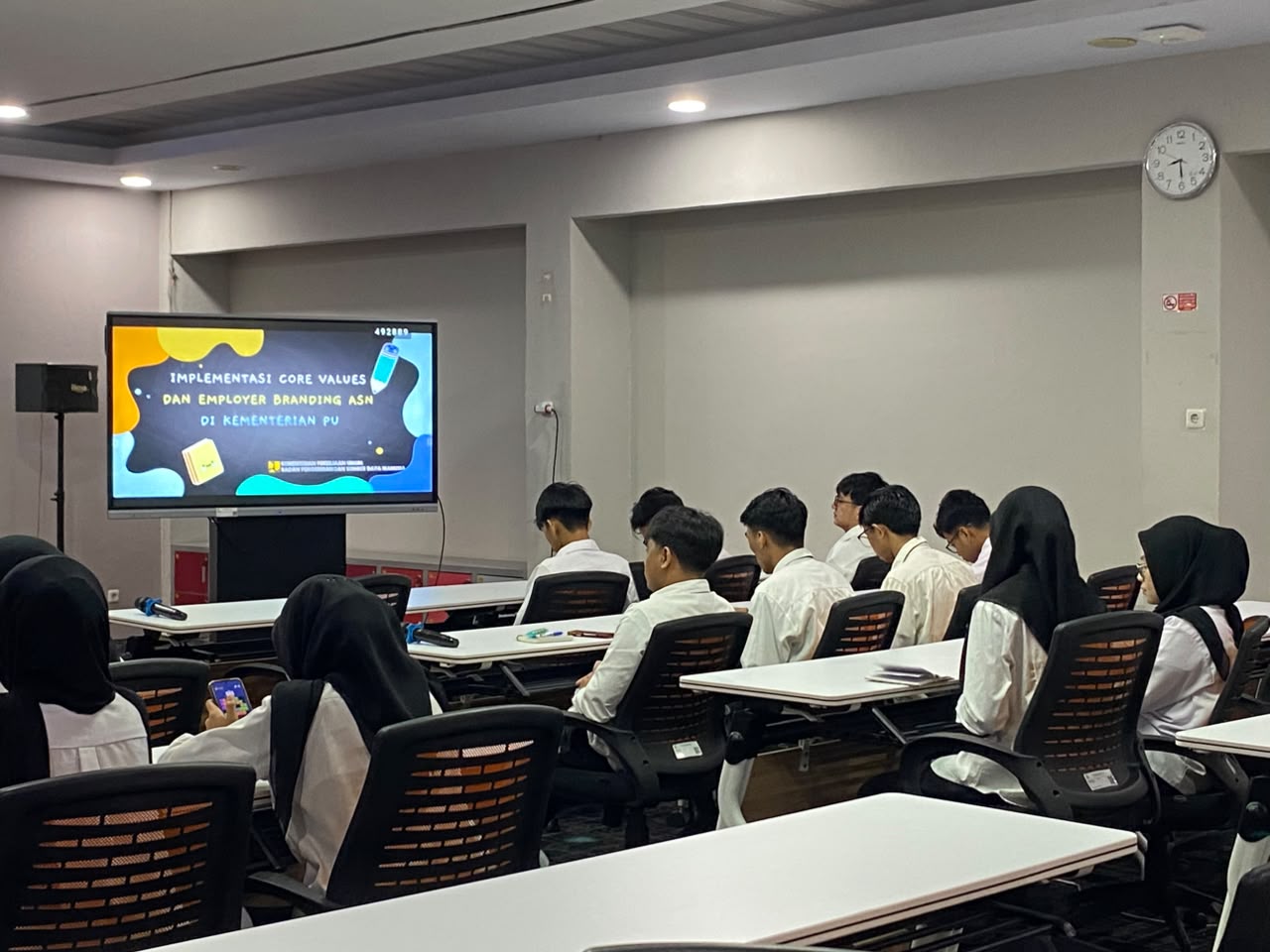 Giat Sosialisasi Penguatan Budaya Kerja BerAKHLAK Bagi Peserta Magang HUB Batch 1&2 2026